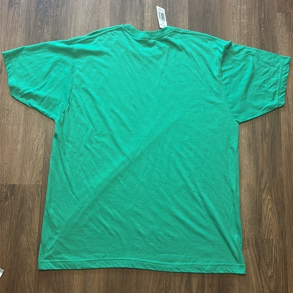 FREE w/purchase: NWT Green 'Christmas is Coming' Extra Soft T-Shirt XL - Picture 2 of 2